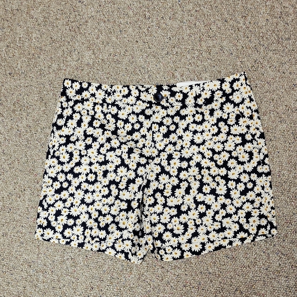 Ann Taylor Factory 6" Shorts. Black And White Floral. New With Tags.
